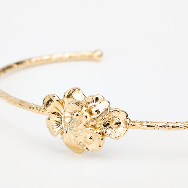 Bracelet Mélissa en or fin, fleurs, fond blanc, détails collections création bijoux Laparitaine