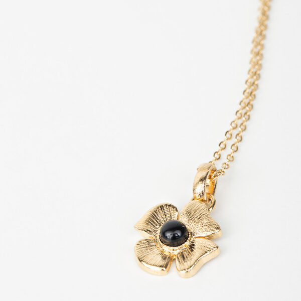 Laparitaine Collier Azalée avec une chaîne fine, pendentif dorée en forme de fleur avec une pierre précieuse noir en quartz